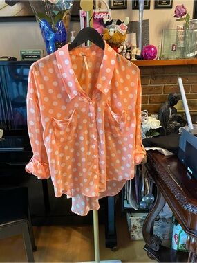 ☀️ SUMMER CLEARANCE 🛍️Free People Coral Peach Polka Dot Button-Down Shirt